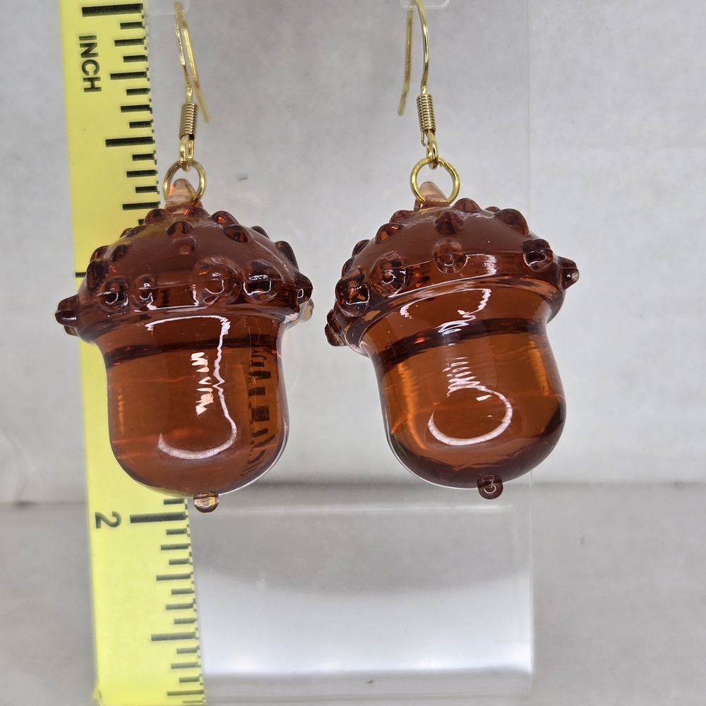 Chic Acorn Earrings in Rich Brown